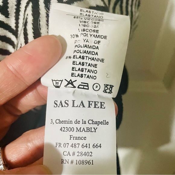 La Fée Maraboutée Black Dress with Black and White Print in the Middle. Size 1 - Picture 11 of 11